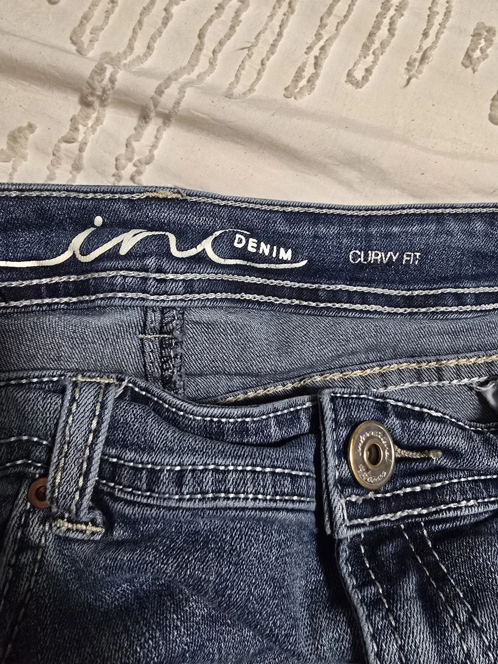 Ink Denim Embroidered Denim Shorts Size 2 Light Wash Raw Hem Stretch